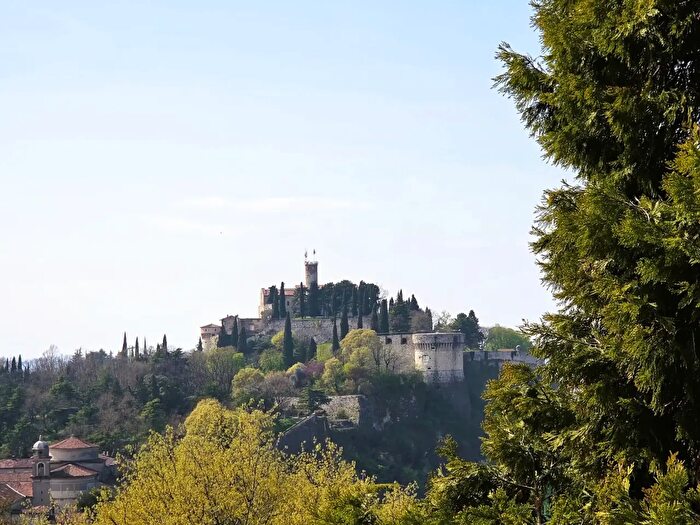 Appartamento quadrilocale in vendita in Via Panoramica, Brescia
