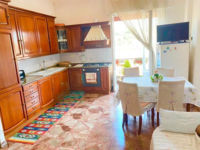 Appartamento trilocale in vendita in Vicolo del Monte delle Capre, Roma