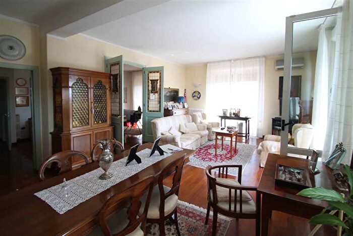 Appartamento con 6 locali in vendita in Siena