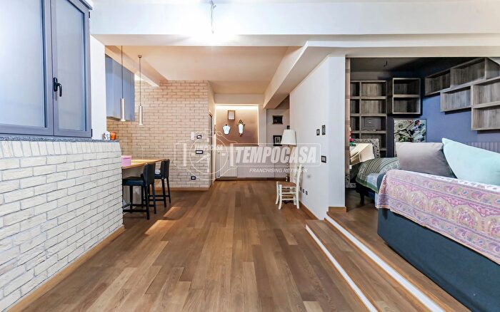 Appartamento quadrilocale in vendita in Via Antonio Carnevali, Milano