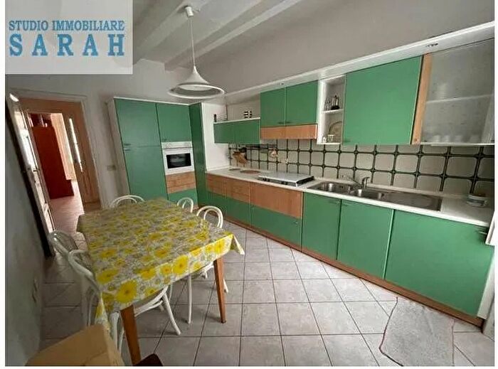 Casa quadrilocale in vendita in Via San Martino, Viareggio