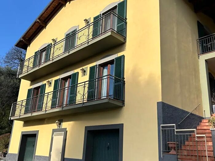 Casa con 12 locali in vendita in Villongo