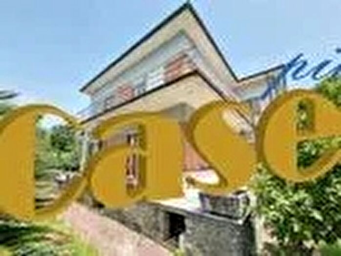 Casa con 13 locali in vendita in Camaiore