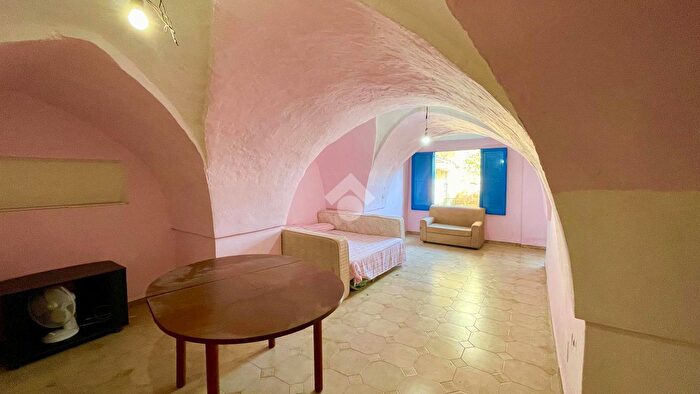 Casa con 8 locali in vendita in Via Capitano Antonio Congedi, Ugento