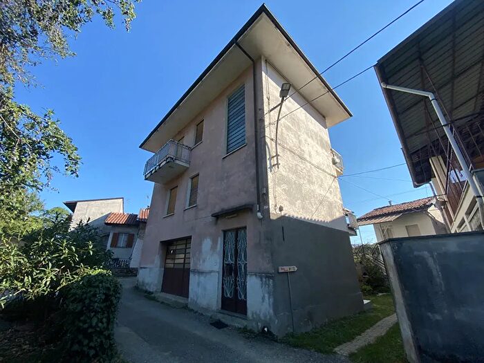 Casa con 6 locali in vendita in Via Campo, Castelnuovo Nigra
