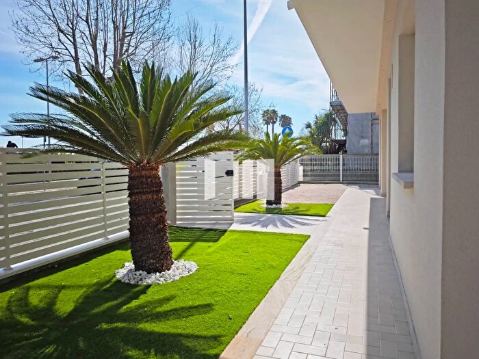 Appartamento trilocale in affitto in Lungomare Rodi, Giulianova