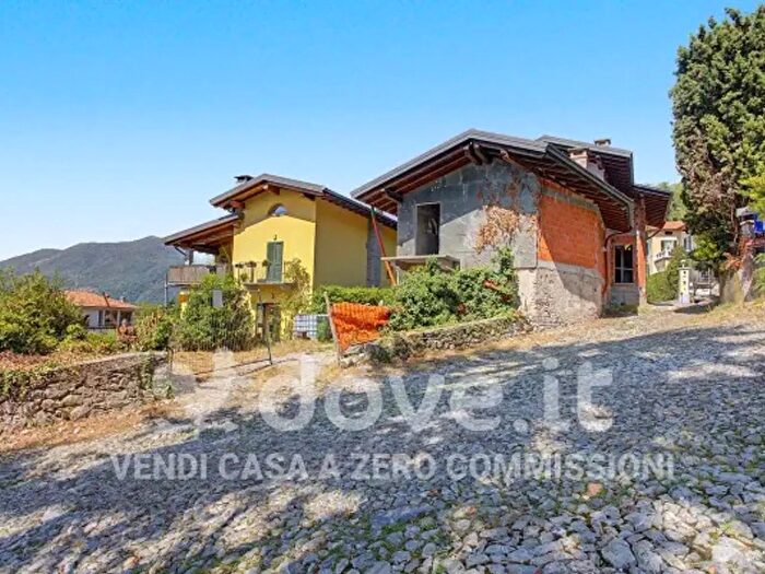 Casa con 6 locali in vendita in Vicolo Pasubio, Orino