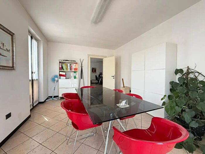 Appartamento trilocale in vendita in Via Contrada del Barbone, Rovato