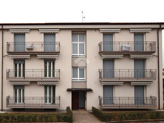 Appartamento trilocale in affitto in Via Giorgio Perlasca, Cremella