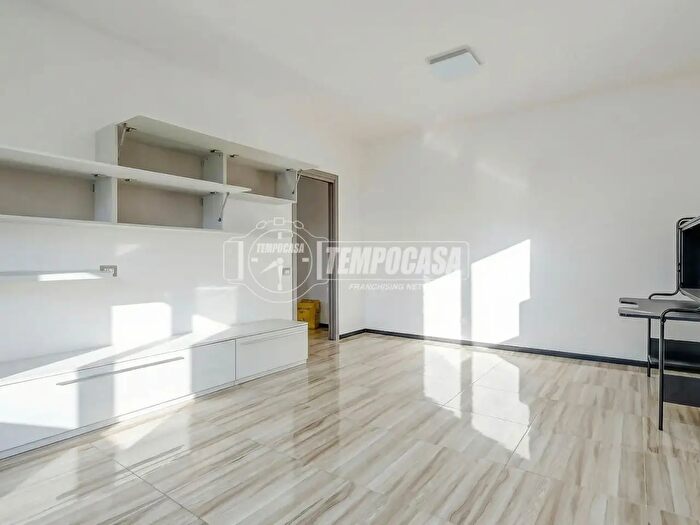 Appartamento trilocale in vendita in Corso Roma, Borgomanero