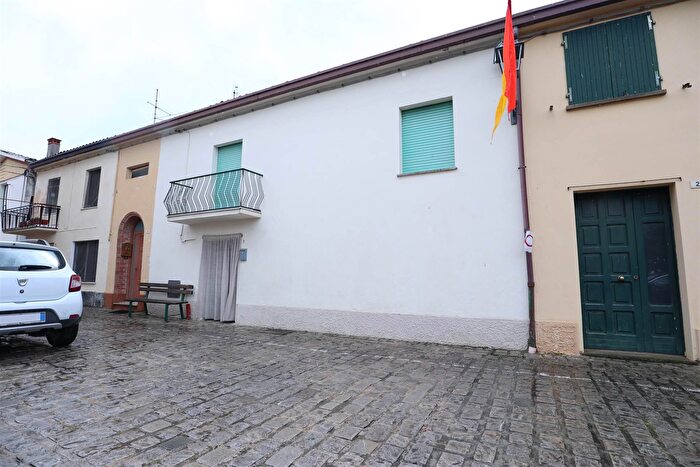 Casa con 5 locali in vendita in Borghi