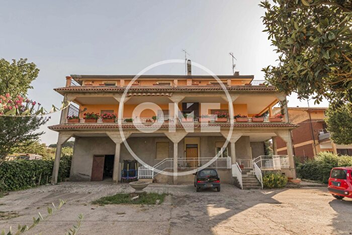 Appartamento quadrilocale in vendita in Via Colfiorito, San Cesareo