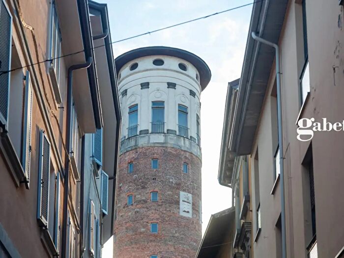Appartamento trilocale in affitto in Via Quintaberta, Merate