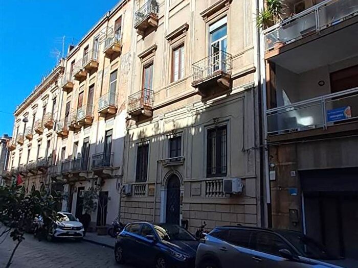 Appartamento trilocale in affitto in Via Conte Ruggero, XX Settembre Tribunale, Catania