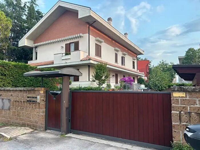 Casa con 8 locali in vendita in Pescara