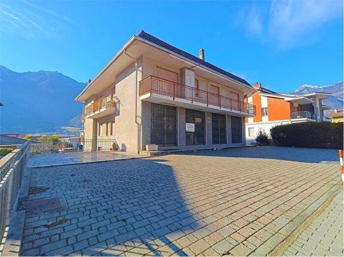 Casa con 6 locali in vendita in Via Circonvallazione, Verres
