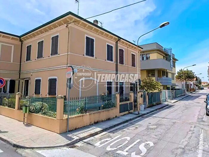 Appartamento quadrilocale in vendita in Via Raffaello Sanzio Marina di Montemarciano, Montemarciano