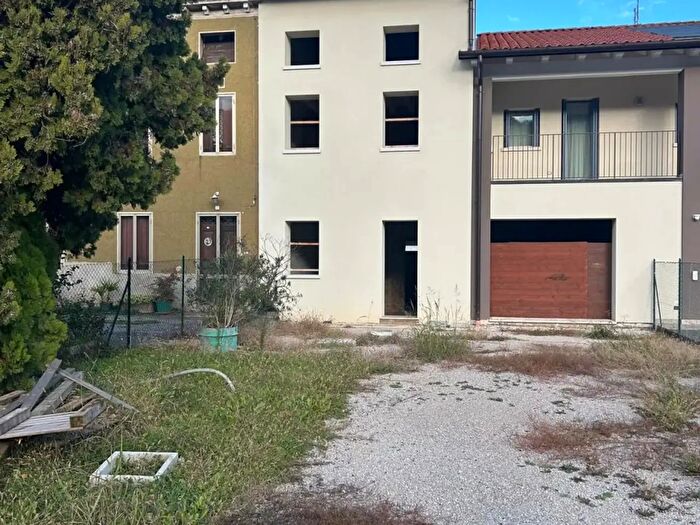 Casa quadrilocale in vendita in Via Giuseppe Mazzini, Altavilla Vicentina