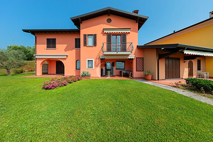 Casa con 5 locali in vendita in Soiano Del Lago