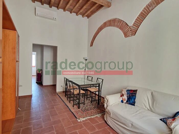 Appartamento quadrilocale in affitto in Via C Battisti, Livorno