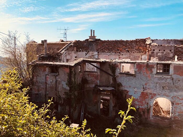 Casa con 12 locali in vendita in Via Lamberto Loria, Genova