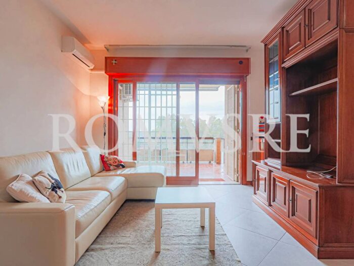 Appartamento trilocale in affitto in Via del Fosso del Torrino, Torrino, Roma