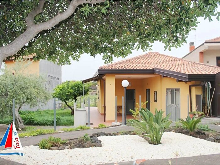 Casa trilocale in vendita in Tremestieri Etneo