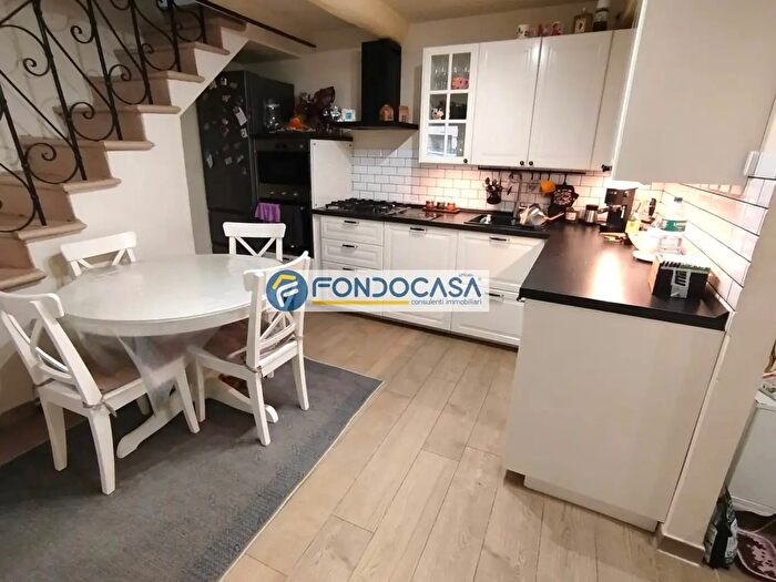 Appartamento quadrilocale in vendita in Via Fondi, Camaiore
