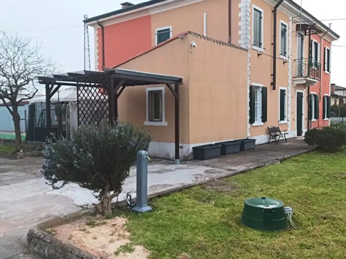Casa trilocale in vendita in Badia Polesine