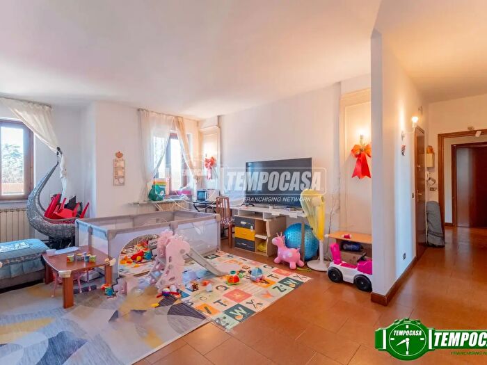 Appartamento quadrilocale in vendita in Via Battista Belloli Industriale, Inveruno