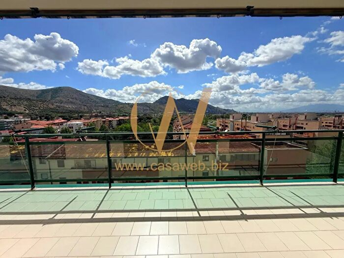 Appartamento con 8 locali in vendita in Via dei Vecchi Pini, Caserta