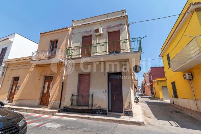 Casa con 6 locali in vendita in Via Francesco Azzolini, Avola