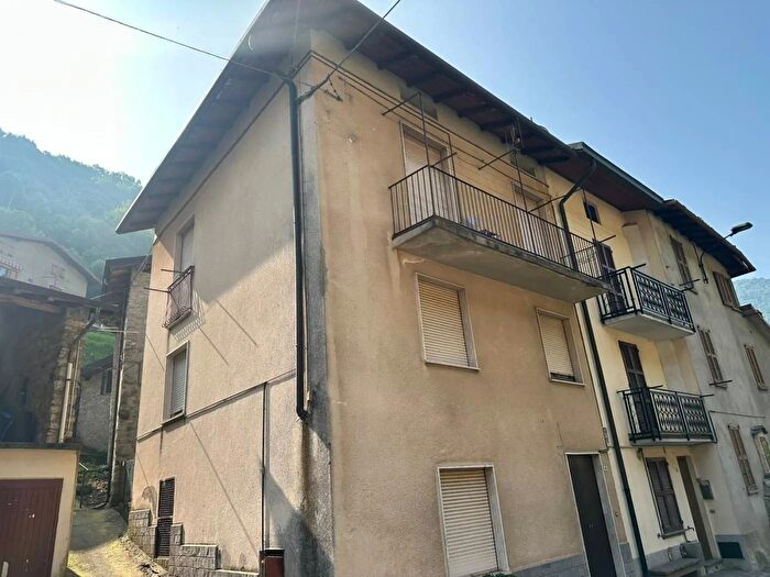 Casa con 5 locali in vendita in Via Pratomolone, Erve