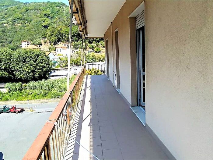 Appartamento quadrilocale in affitto in Via Parasio, Centro, Varazze