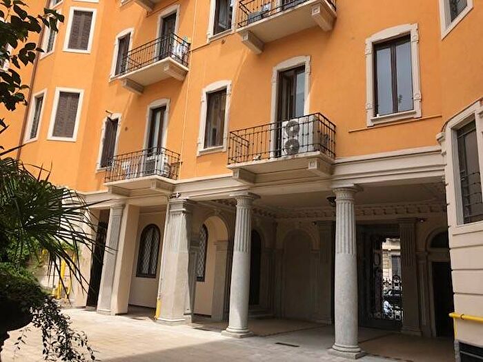 Appartamento con 5 locali in affitto in Via Spartaco, Montenero, Milano
