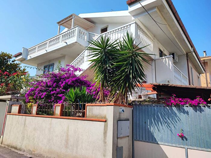 Casa trilocale in affitto in Via Aremogna, Villa Verrocchio, Montesilvano