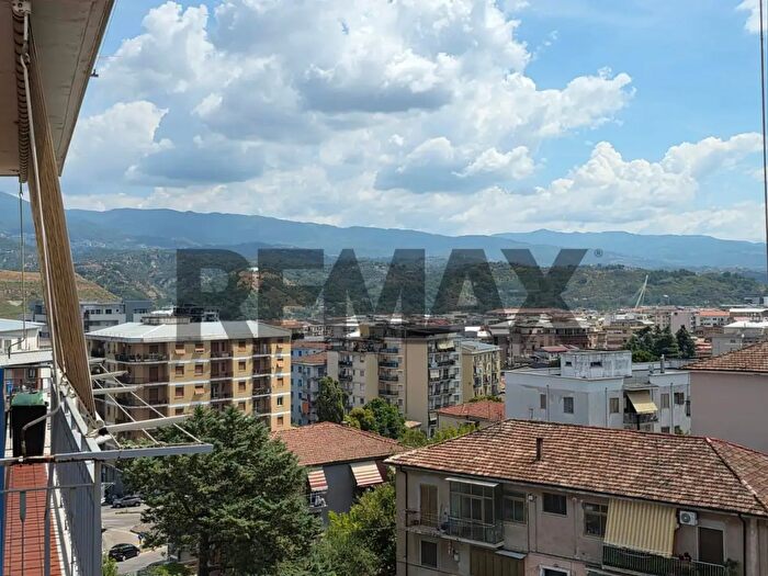 Appartamento con 5 locali in vendita in Piazza Maggio, Cosenza