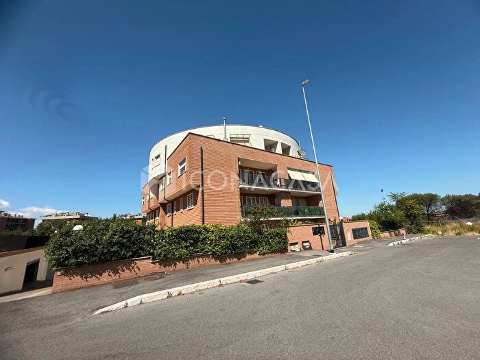 Appartamento trilocale in vendita in Via Cardinale Luigi Traglia, Roma