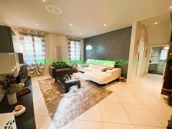 Casa con 6 locali in vendita in Via Trieste, Venezia