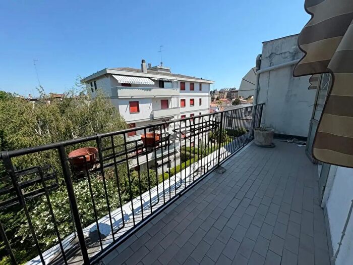 Appartamento quadrilocale in vendita in Via Francesco Rismondo, Venezia