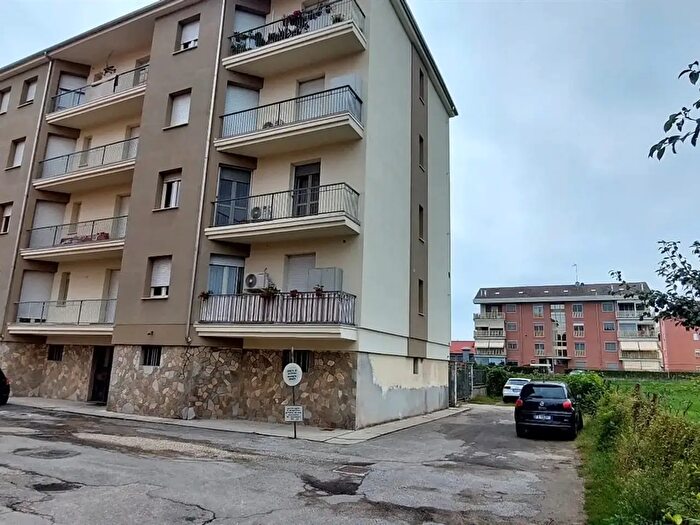 Appartamento quadrilocale in affitto in Via Vayra, Asti