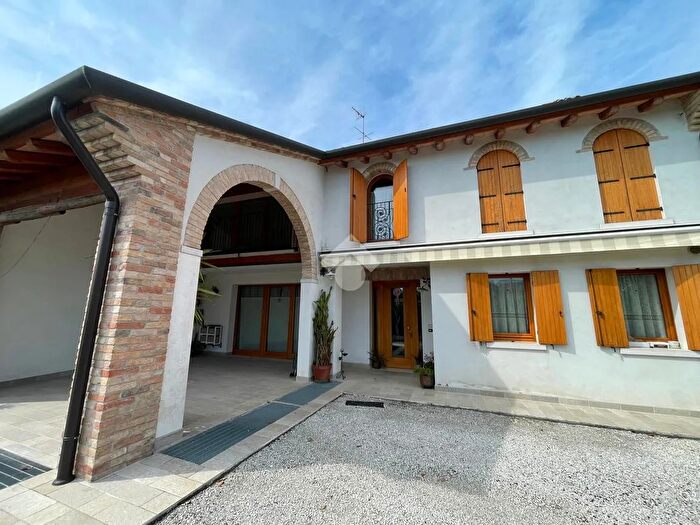 Casa con 5 locali in vendita in Via Pino da Zara, Carbonera