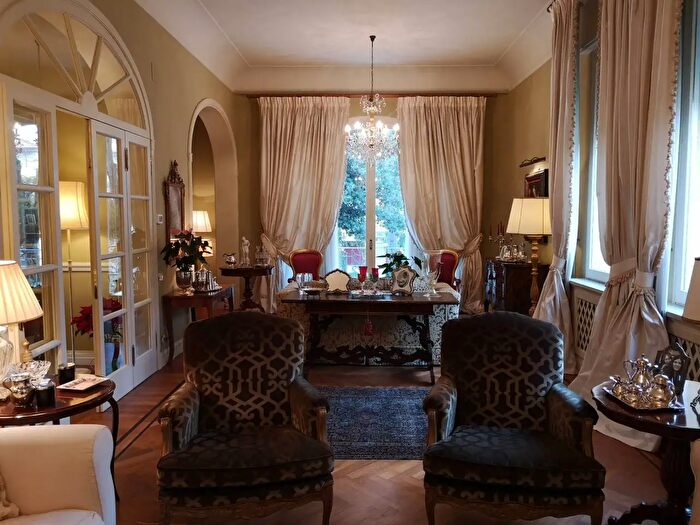 Casa con 13 locali in vendita in Ravenna