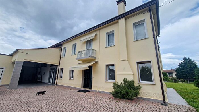 Casa con 10 locali in vendita in Este