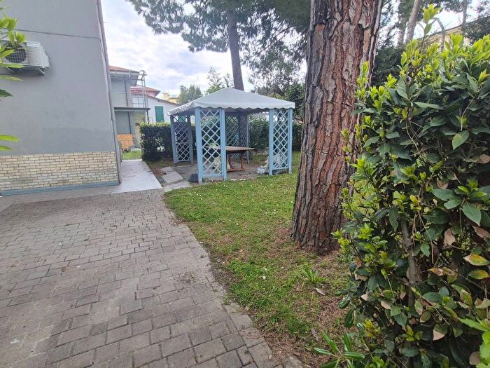 Appartamento con 5 locali in affitto in Via Tagliamento, Pietrasanta