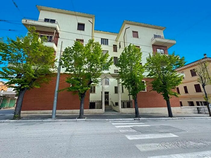 Appartamento con 5 locali in vendita in Via Alessandro Valignani, Chieti