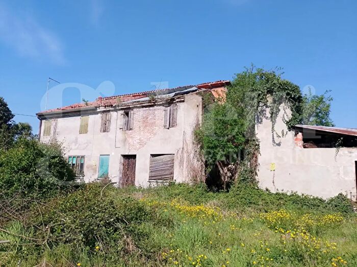 Casa con 8 locali in vendita in Boara Polesine Via San Marco, Rovigo