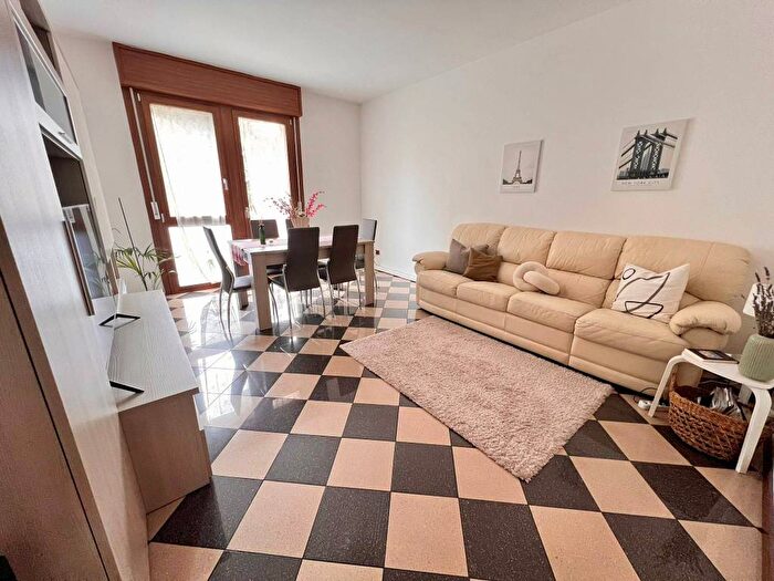 Appartamento quadrilocale in affitto in Via Francesco Sforza, Mestre, Venezia