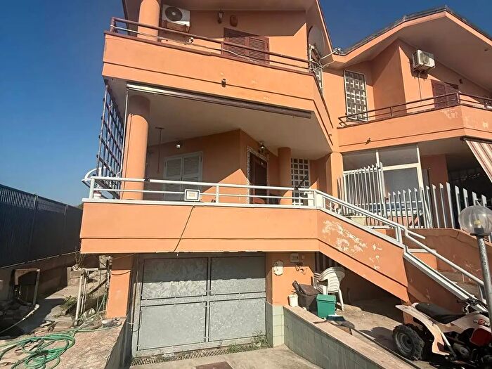 Casa quadrilocale in affitto in Via Domititana, Giugliano In Campania