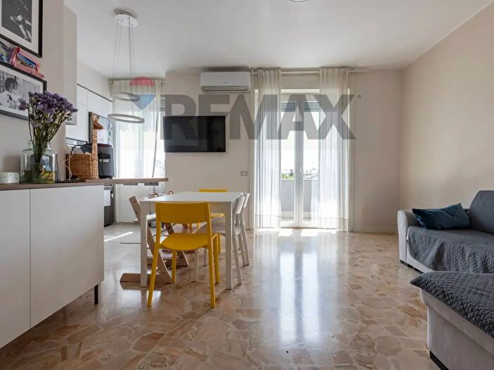 Appartamento quadrilocale in vendita in Via Cantù, Gallarate